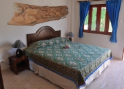 kingsize bed room